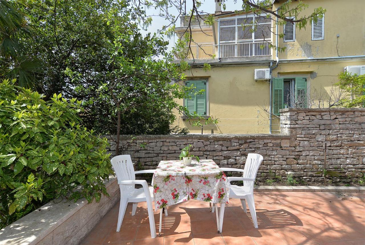 Apartment Mariza 2235 Pula